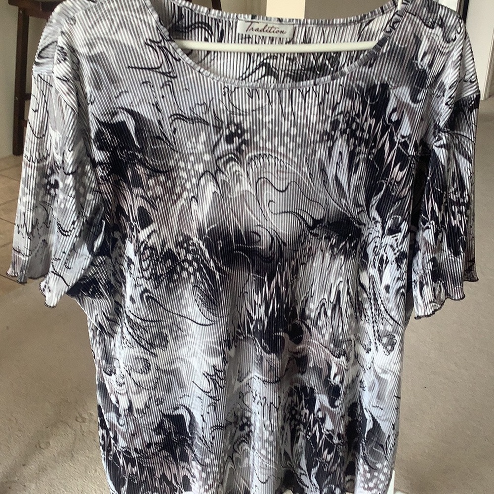 Blouse(s) - Picture 9 of 10